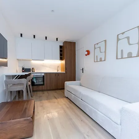 Charming 4 Stars Near Montmartre & Metro *