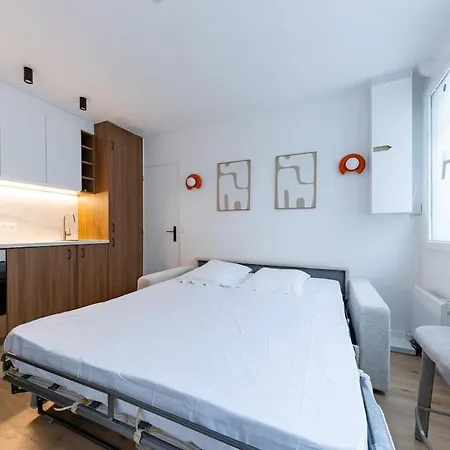 Charming 4 Stars Near Montmartre & Metro Apartment