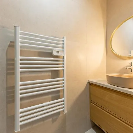 Charming 4 Stars Near Montmartre & Metro Apartment