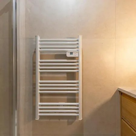 Charming 4 Stars Near Montmartre & Metro Apartment *