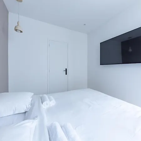 Charming 4 Stars Near Montmartre & Metro Apartment *